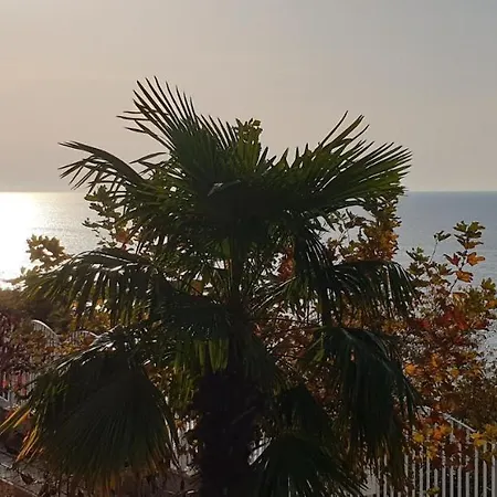 Alex S Nádherným Panoramatickým Výhledem Na Moře Apartamento *